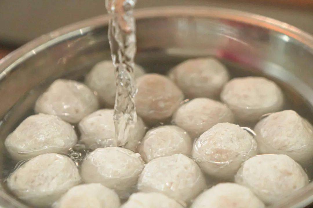 梧州美食大赏蒙山宝藏肉丸隔着屏幕都能感受到它的q弹