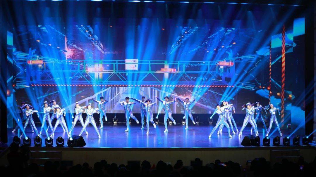 震撼演出!大型原创情景歌舞史诗《奋斗者之歌》走进合肥市职工剧院