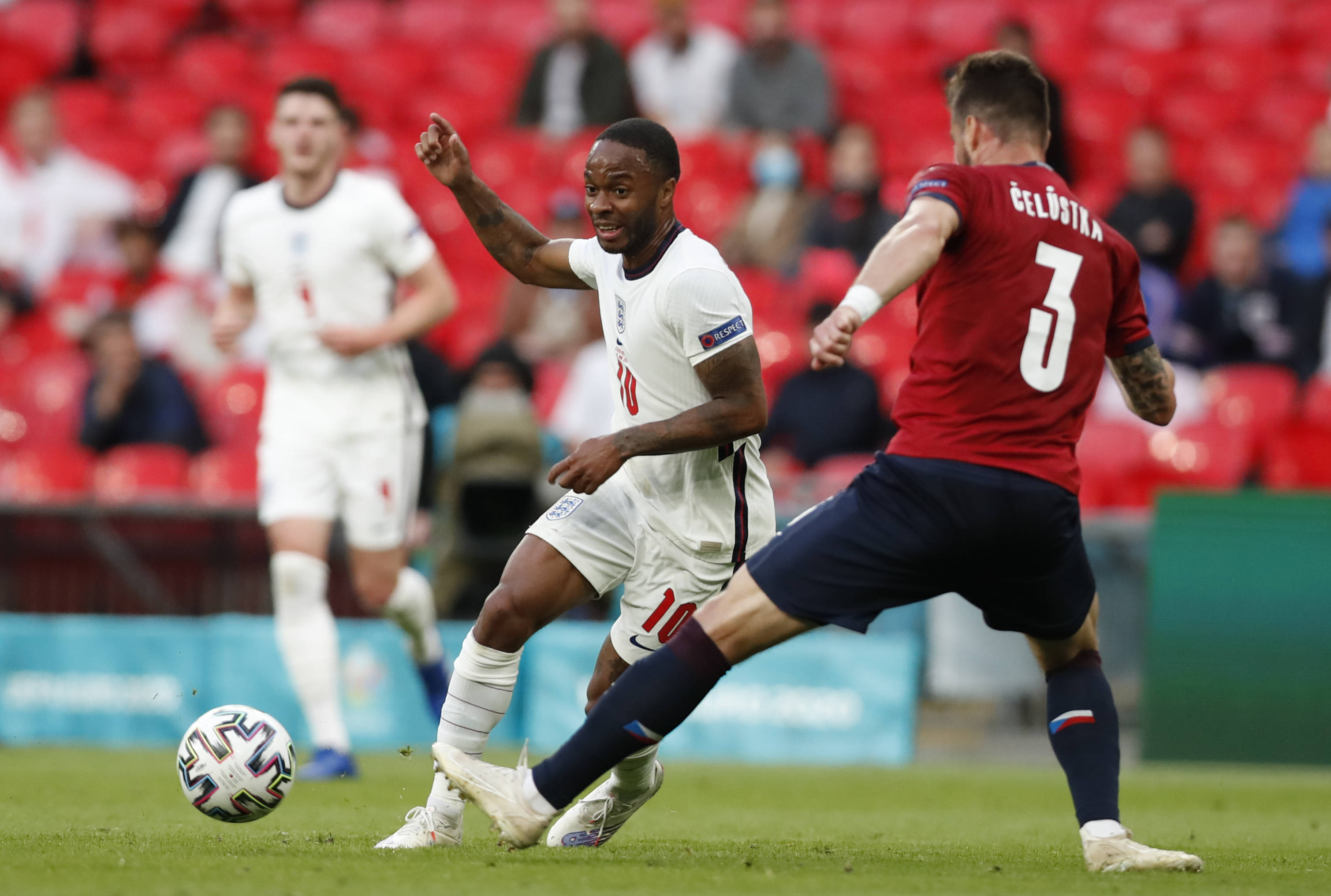 足球欧锦赛小组赛英格兰队晋级16强