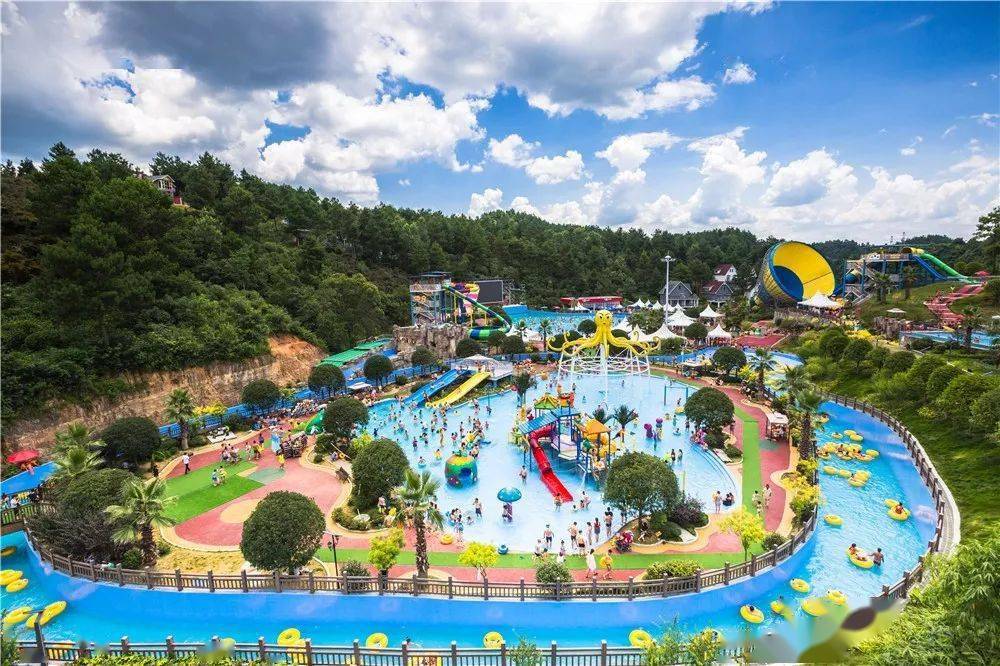 枫叶谷旅游度假区水上乐园,是贵州首家大型水上乐园.