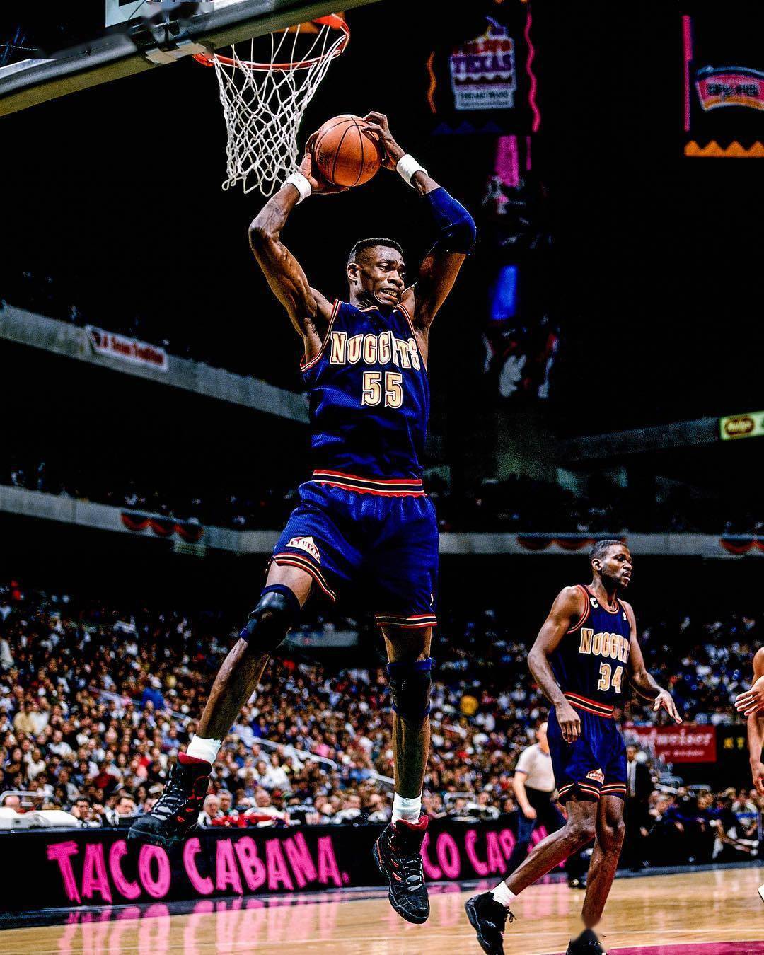 防守型内线的天花板,创造奇迹的中锋,征战18年的联盟常青树_穆托姆博