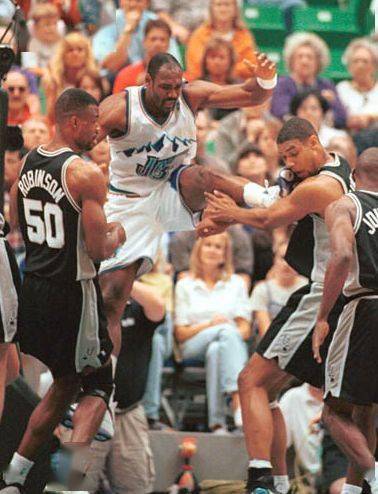 一肘下去40针,击晕上将!马龙的铁肘到底有多凶