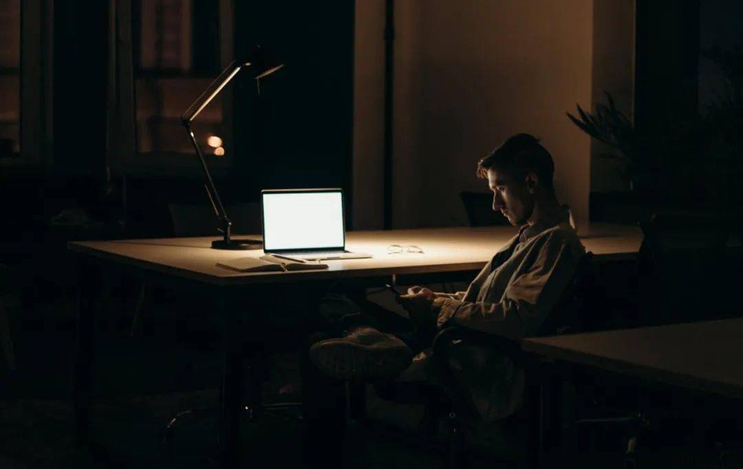 准点下班引7亿人围观,但这些更值得hr关注…_加班