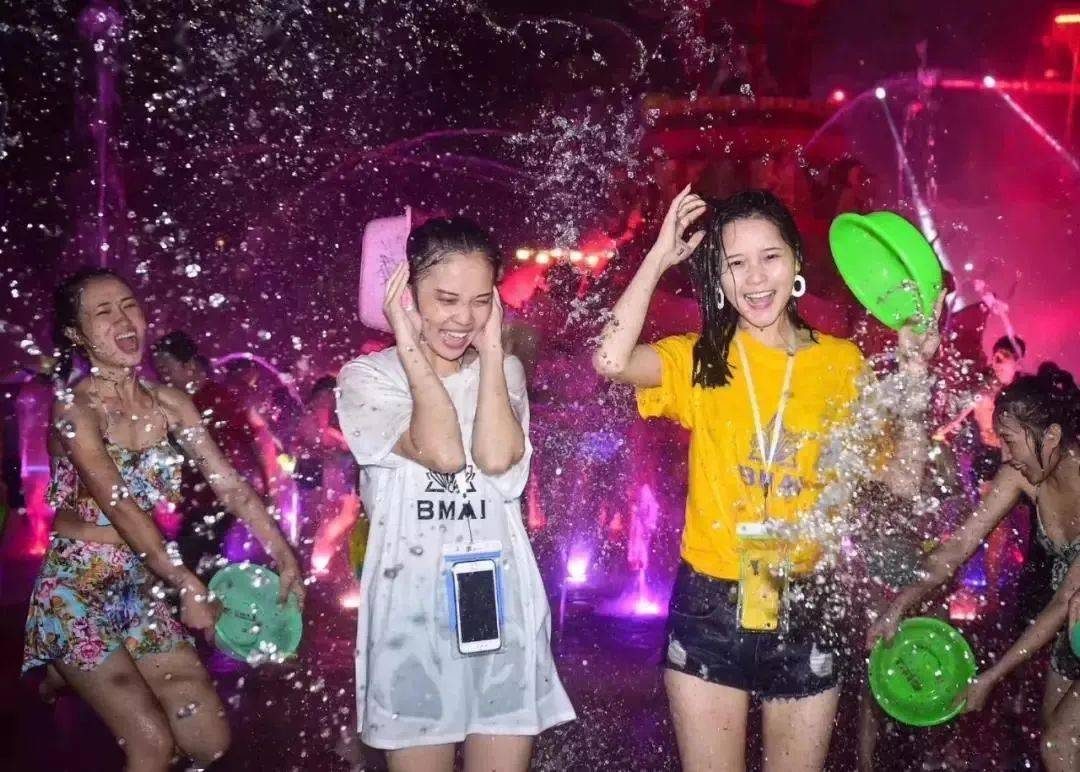 很火的音乐走秀 61233052e8c04cc986649829294a2b96.jpeg