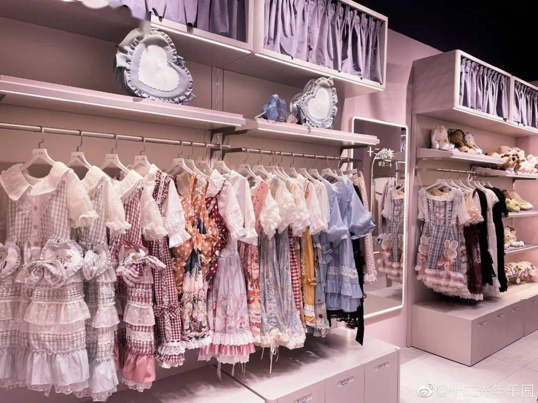 频繁出街的三坑少女如何催生出一个百亿级市场