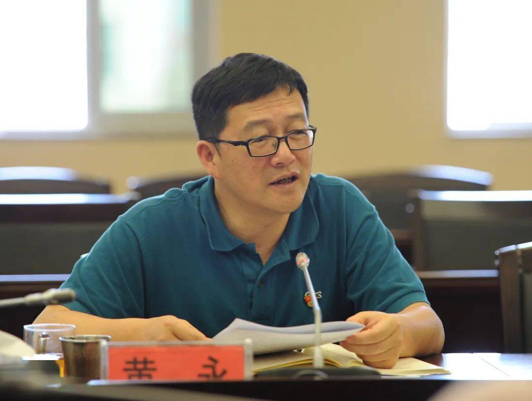 会上,市委党史学习教育第八巡回指导组组长刘兴荣传达工作要求,介绍了