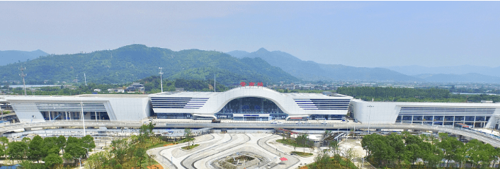 (杭深铁路苍南站改扩建前后对比图)下一步,城建中心将积极配合沿海