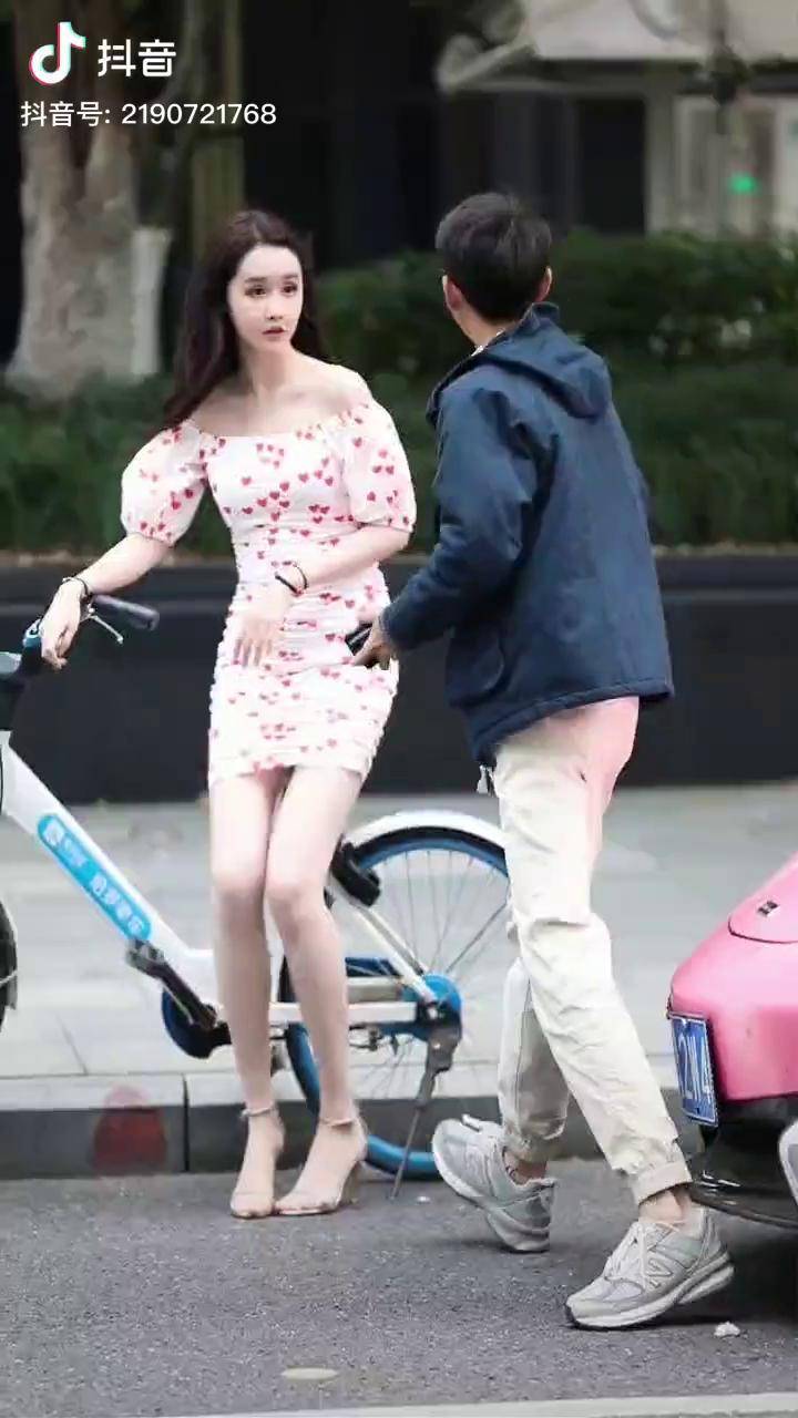 豪车跟美女你选哪一个街拍穿搭勾勾姐姐