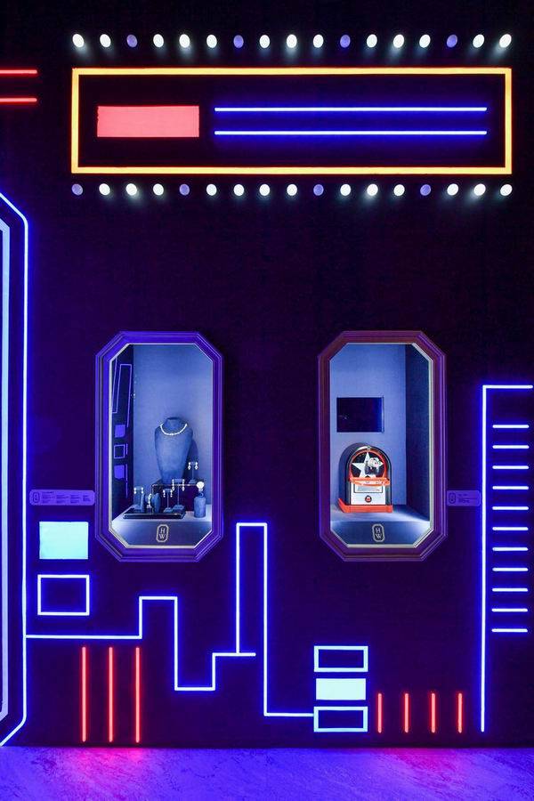 �߽���Щ�鱦���չ,����һ���貵�ʱ��֮��