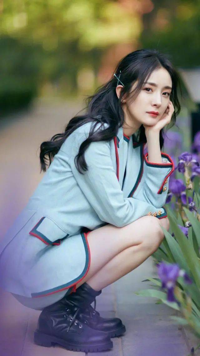 杨幂少女感渐失,男网红分析其脸垮原因
