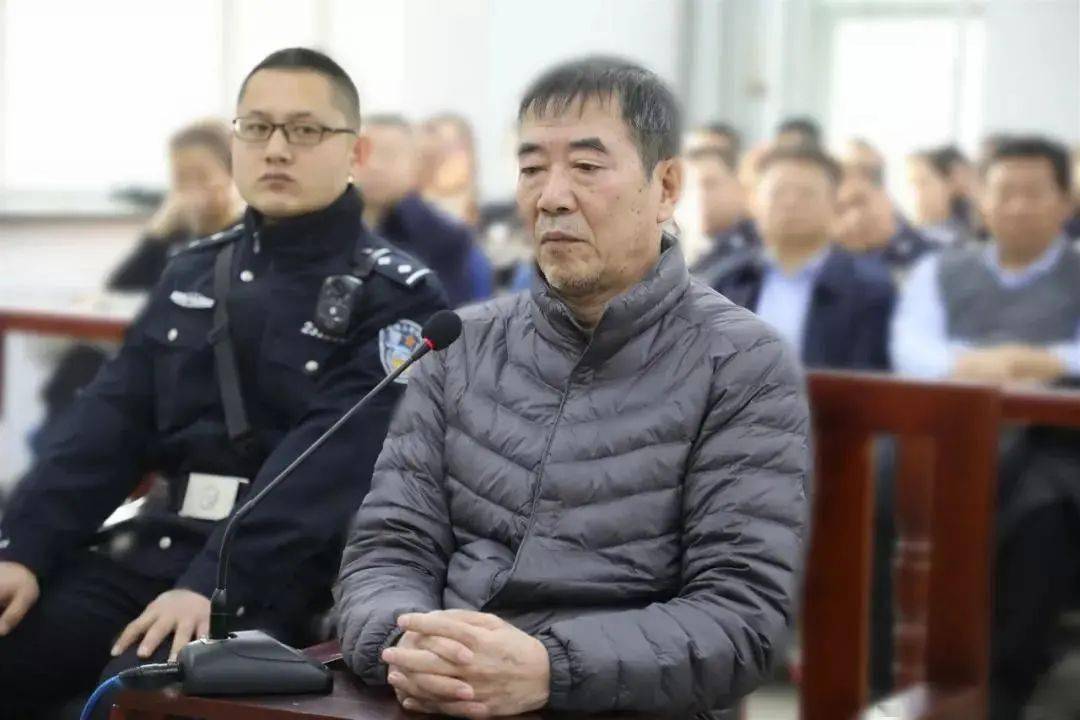 美峰林场存在超限采伐问题,伊春市公安局森侦支队对美峰林场开展调查