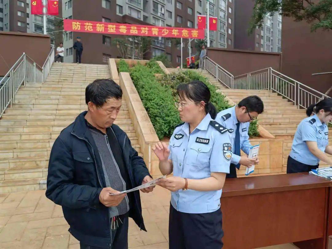 宣威市公安局集中开展"6.26"禁毒日宣传活动