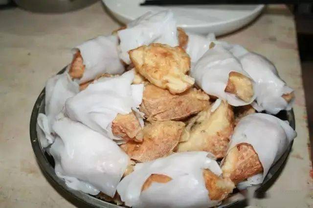 广东江门有一种特色美食,叫做"荷塘鱼饼",你吃过吗?