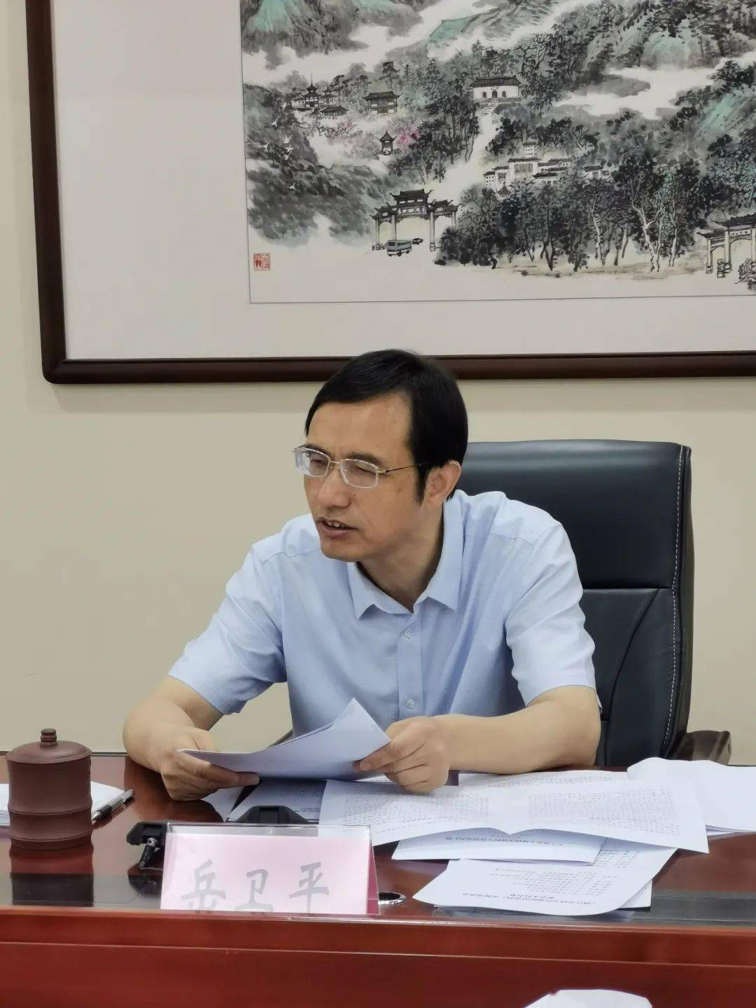 市人大常委会召开《镇江市扬尘污染防治条例》 实施工作座谈会_岳卫平