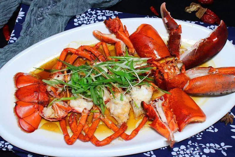 人均40 享清蒸波斯龙虾 明炉酱椒雄鱼头 盐酒河田鸡 茶油熏鸭……为您