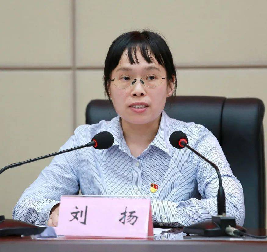 新闻发布会清文件减审批降收费把群众所需所盼所急的事解决好