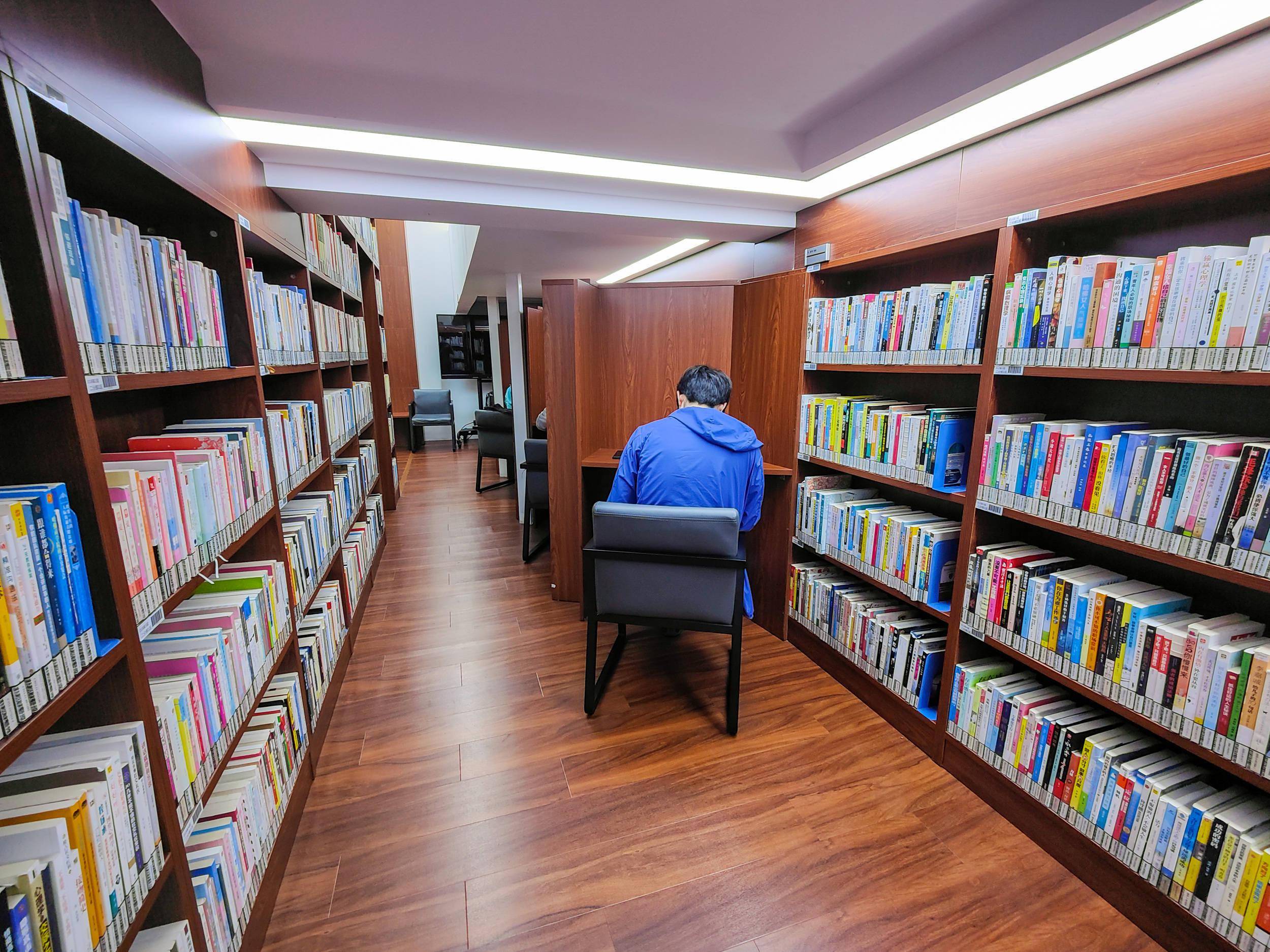 失业后,我在图书馆假装上班_工作日