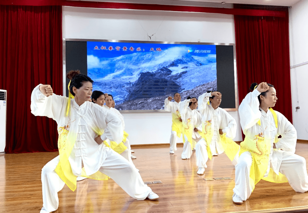 涇縣老體協涇川太極拳俱樂部太極走基層助力丁家橋鎮永遠跟黨走群眾