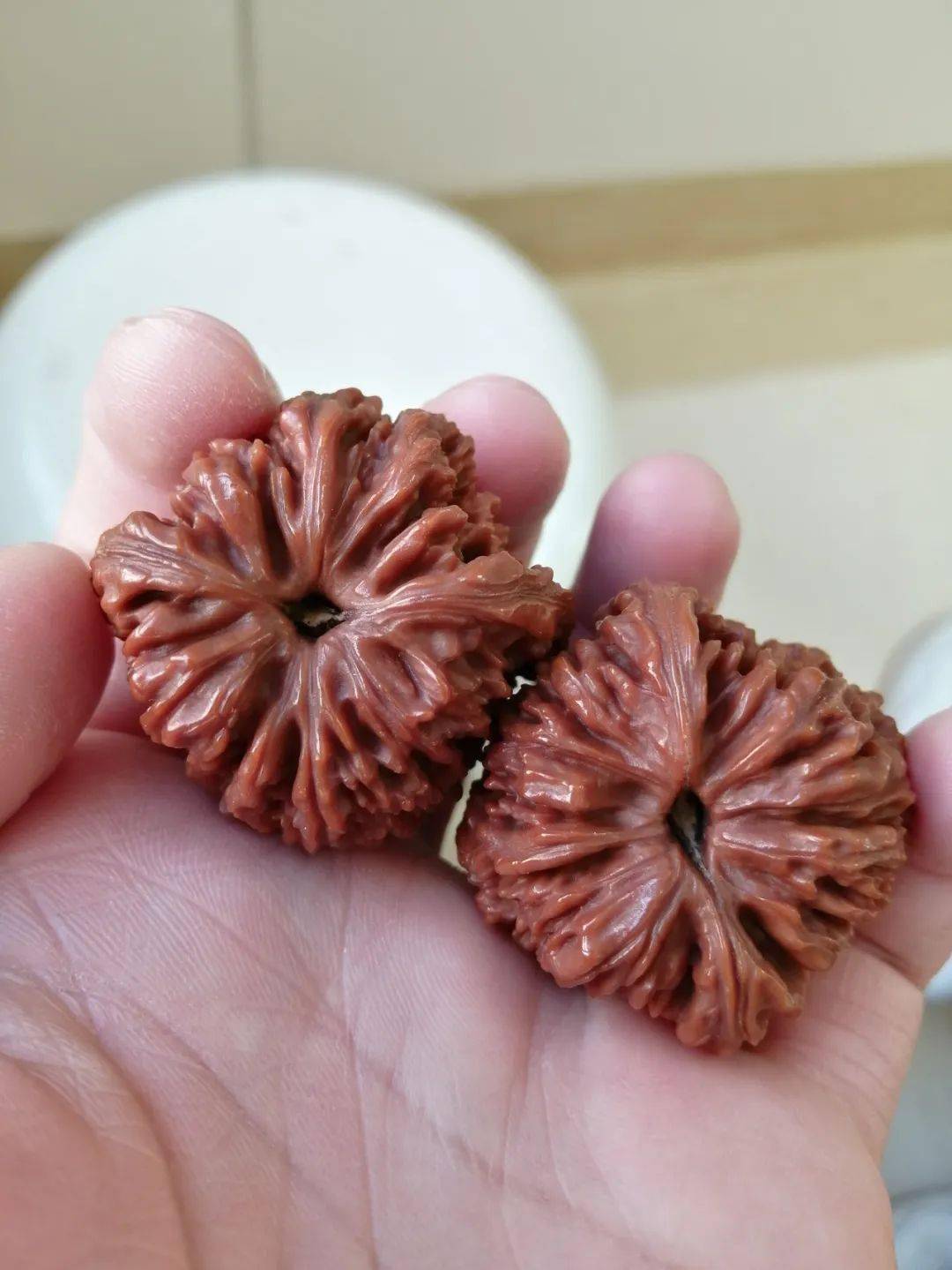 核桃玩友,他用了3年的时候,把号称骨质之王的南将石盘成了这个样子