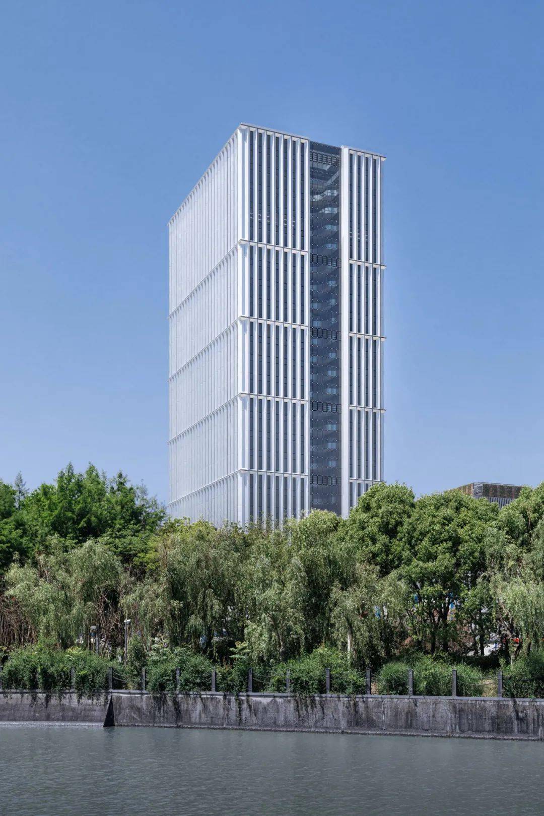 gmp新作建成中电科信息科技大厦