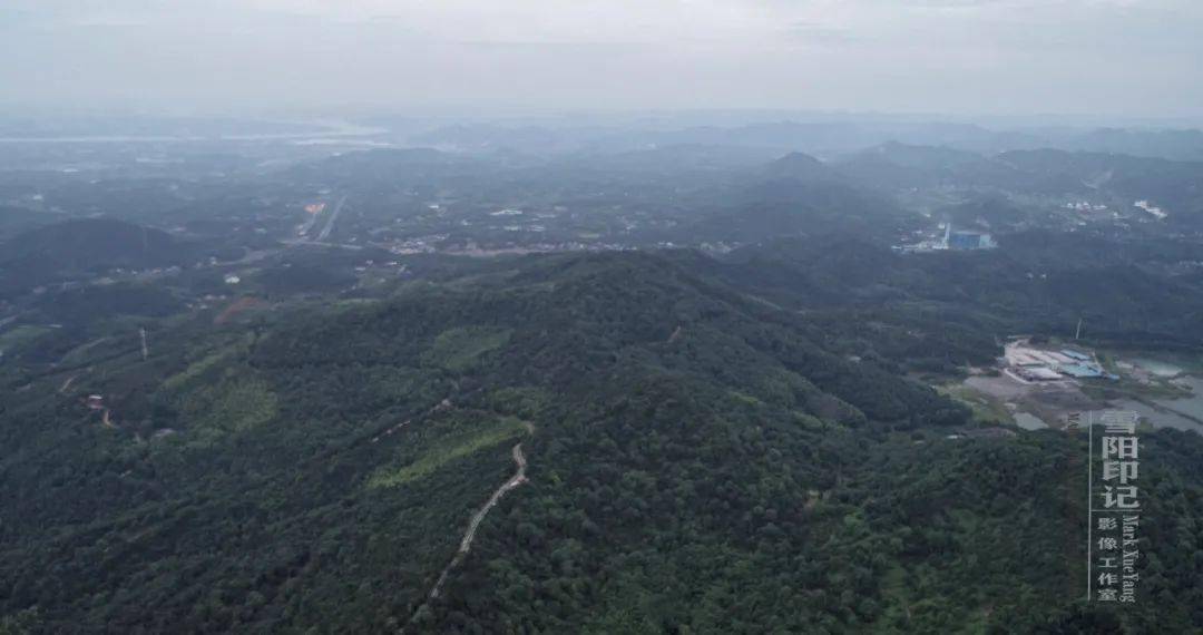 湘潭市生態綠心森林步道已基本竣工,承建方依約全力以赴迎接驗收.