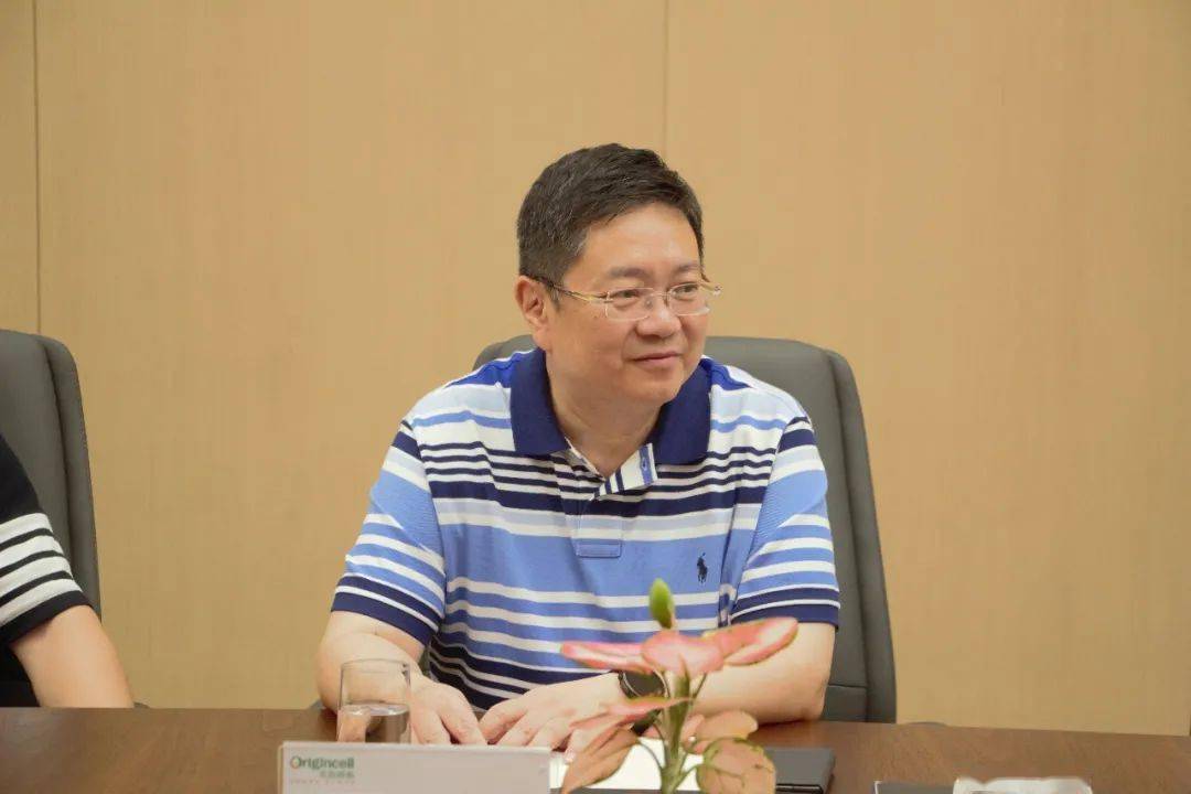 商会67上海市广西商会会长黄嘉棣陪同巴马县委书记大健康考察