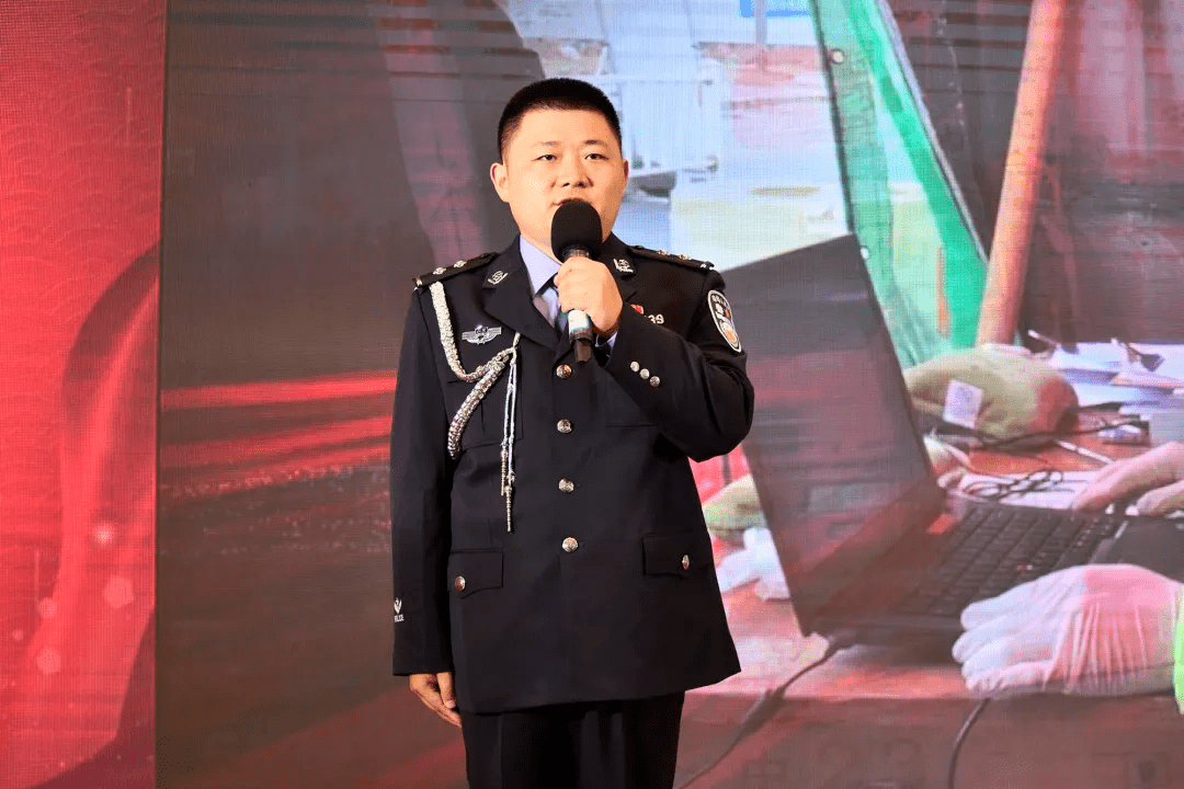 他叫陈强,是威海公安史上第一个民事维和警察,第一个被聘任为驻在国