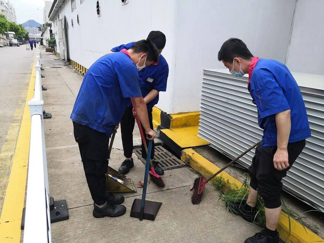 6月22日,汽车饰件工厂深圳制造部模具车间开展了工厂外围5s清洁活动.