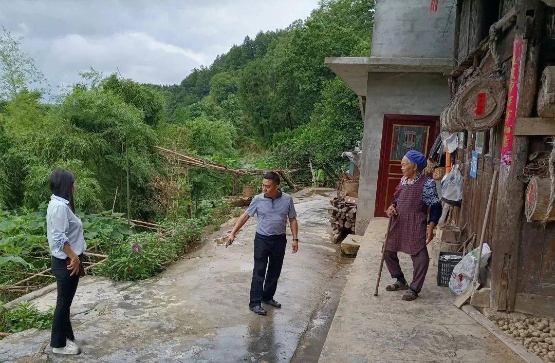 长坝镇运用三个坚持筑牢汛期安全防线