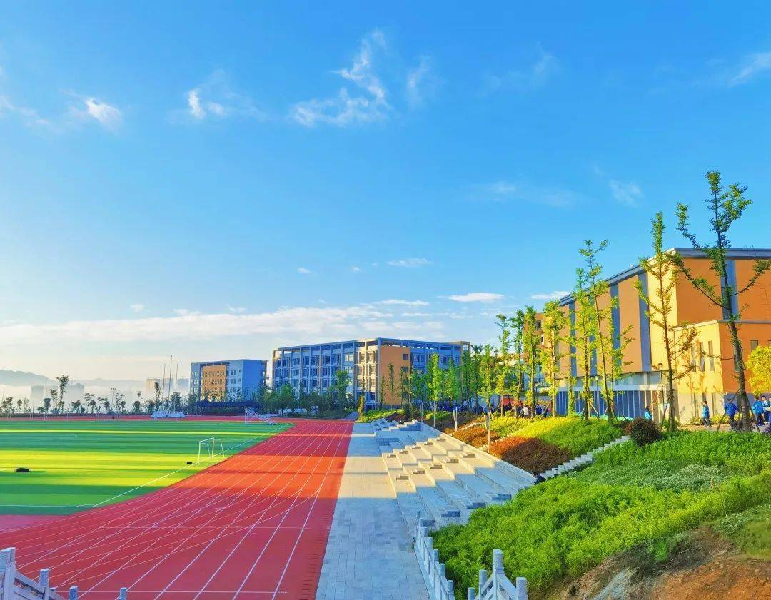 西南大学附属镇雄第一中学2021年高一招生计划含日语班英语班