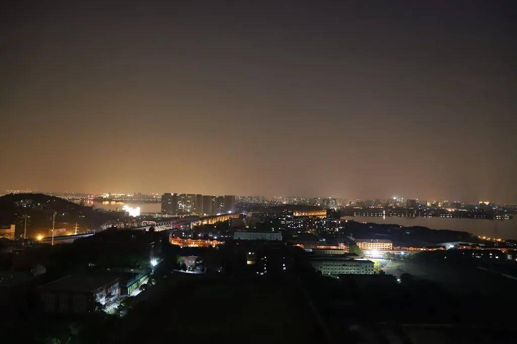 交通便利,四通八达樱花烂漫,宜居宜学亚洲最大城中湖——汤逊湖畔光谷