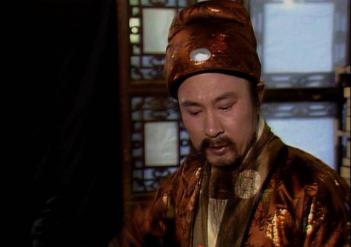 (拿做官俸禄的贾政)赏银又会有多少呢,简直可以不提.