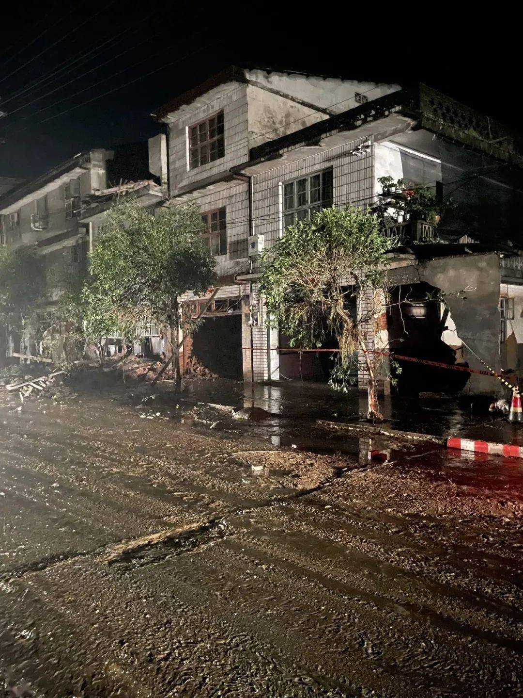 福建省南平市强降暴雨 森林消防队伍紧急救援