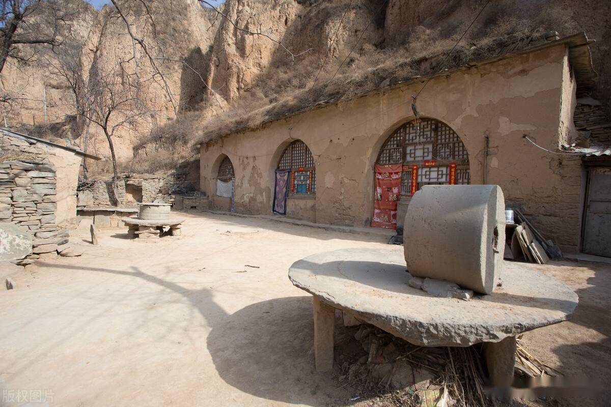 北京知青周卫红是六八届初中毕业生,她的丈夫是陕北农村人,说起自己