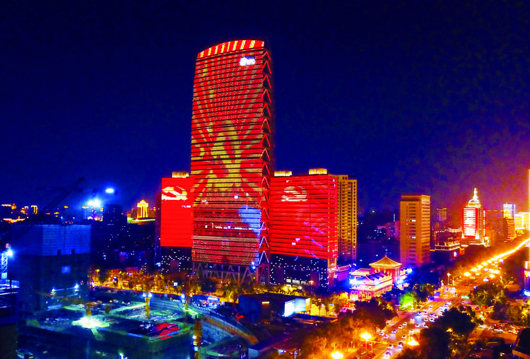 长春市规划展览馆庆祝建党100周年灯光秀儿童公园正门前"盛世中华"