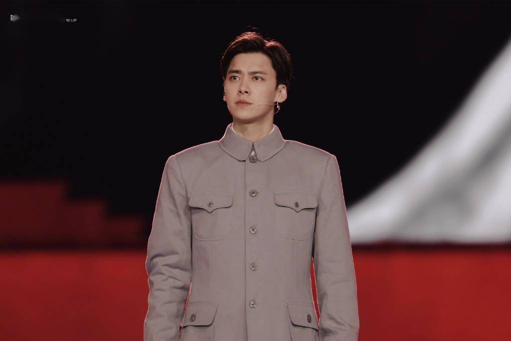 伟大征程七一文艺汇演播出李易峰字正腔圆一身正气致敬革命先辈