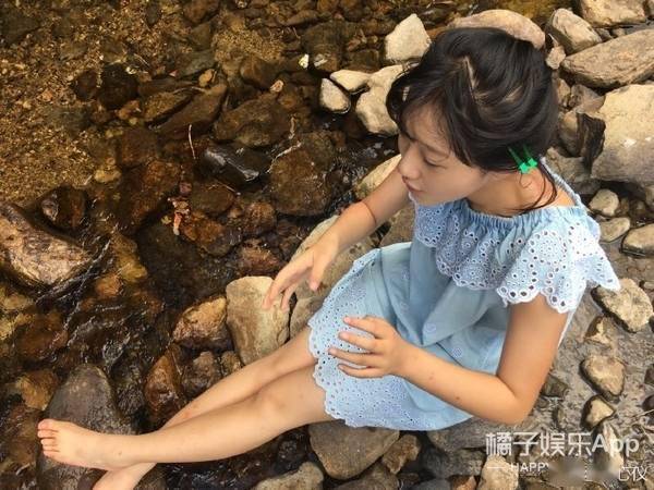 还记得《甄嬛传》里的胧月公主吗?16岁了长这样!