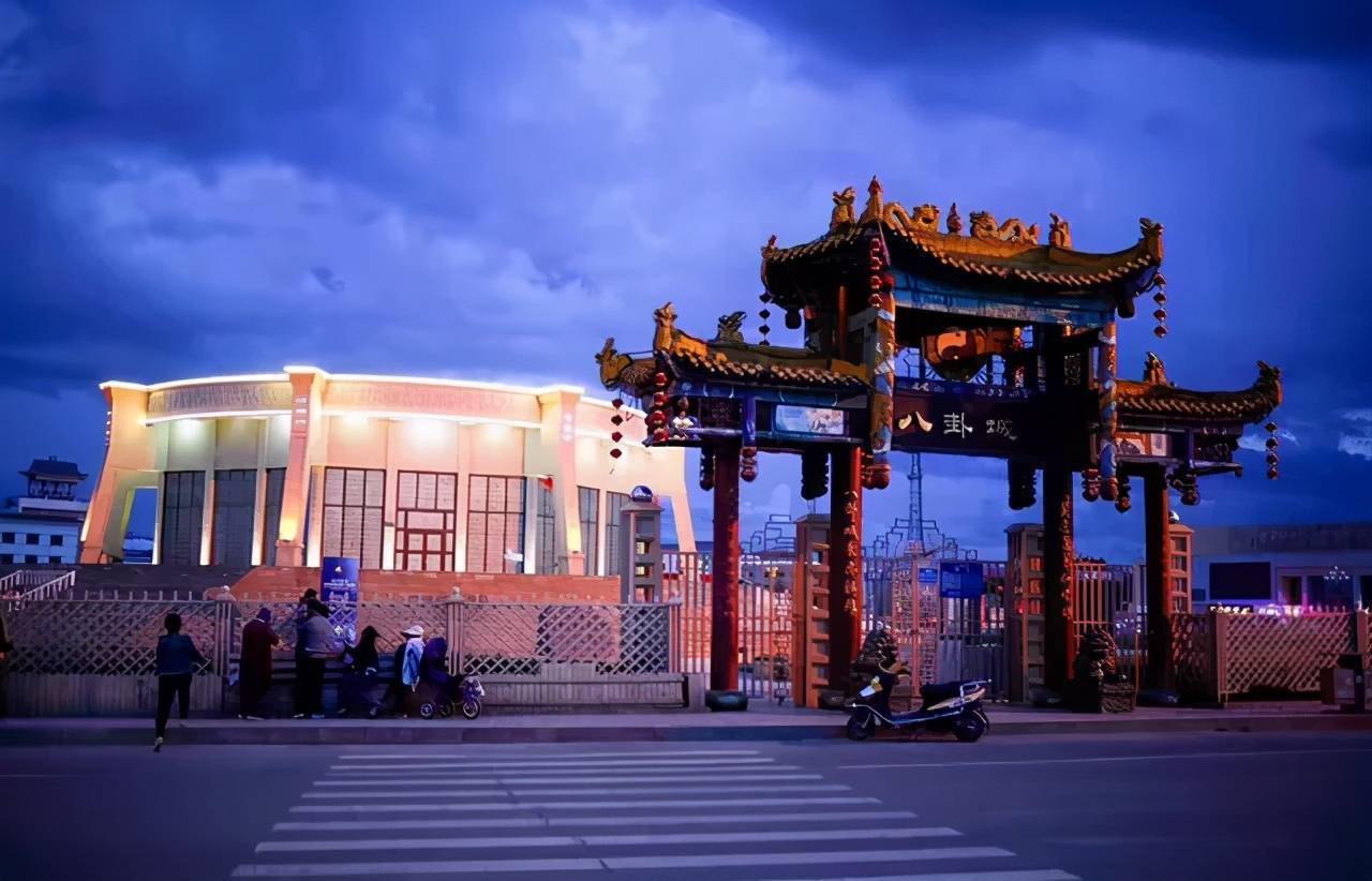 遥远的新疆,有一座八卦城_特克斯