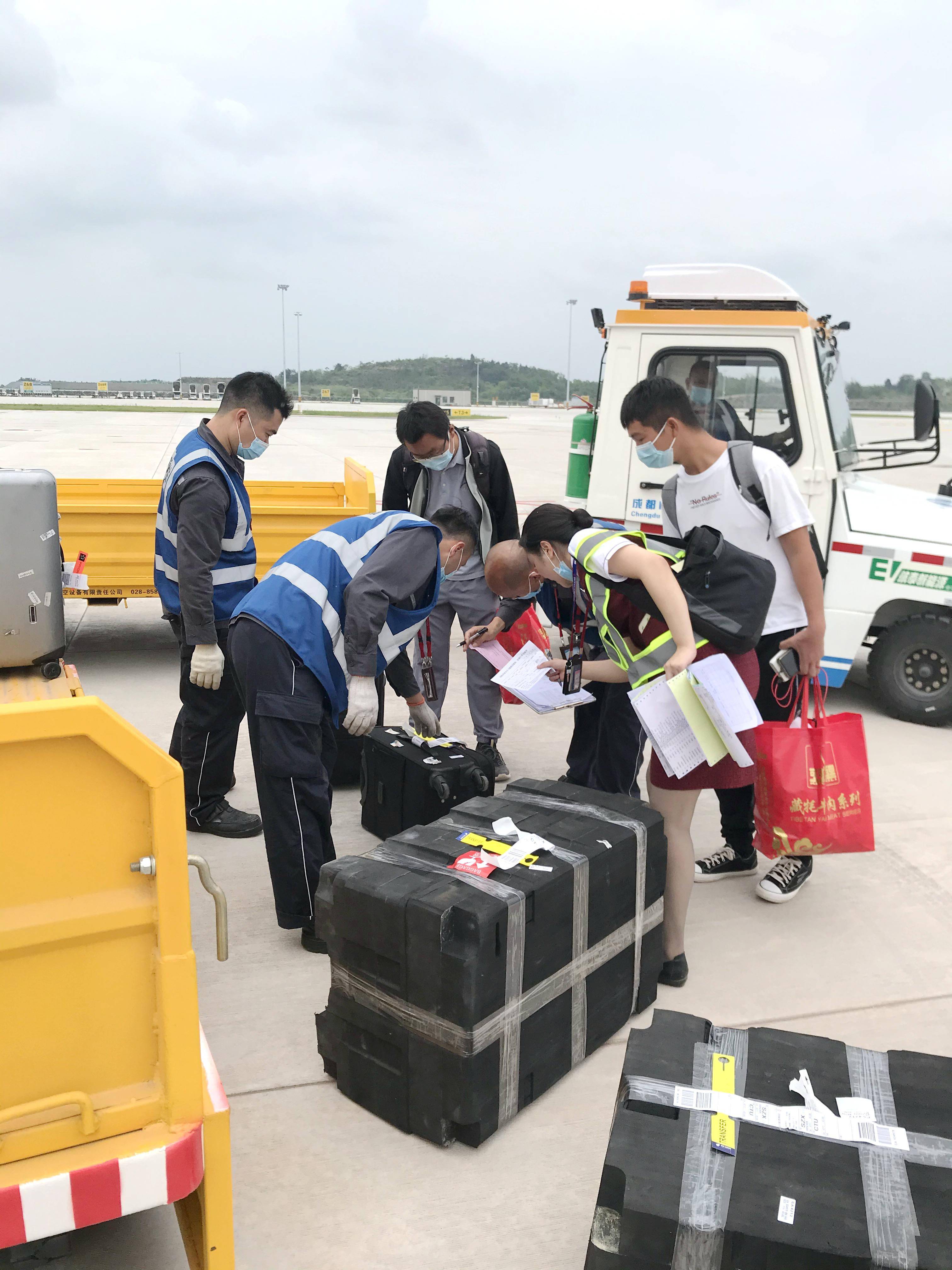 没事,备降天府国际机场!