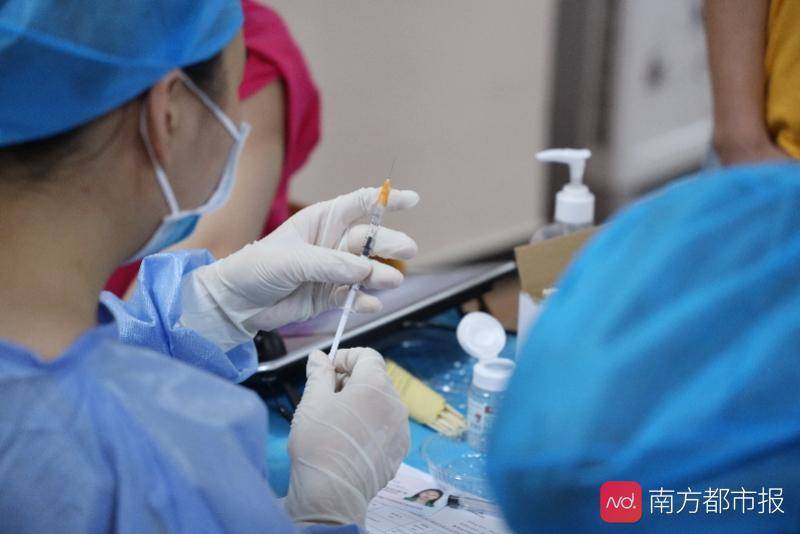 郑慧贞|公共卫生专家：儿童紧急使用新冠疫苗获批，但紧急指的是……