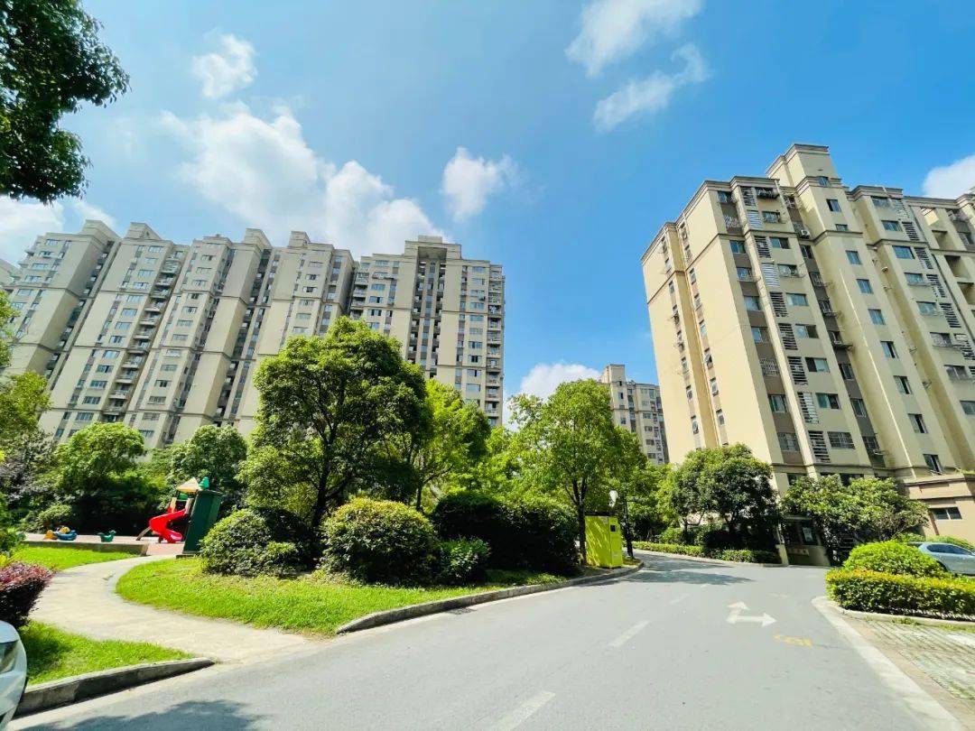 濠小编发现,近期跑的安置房绿化都不错.