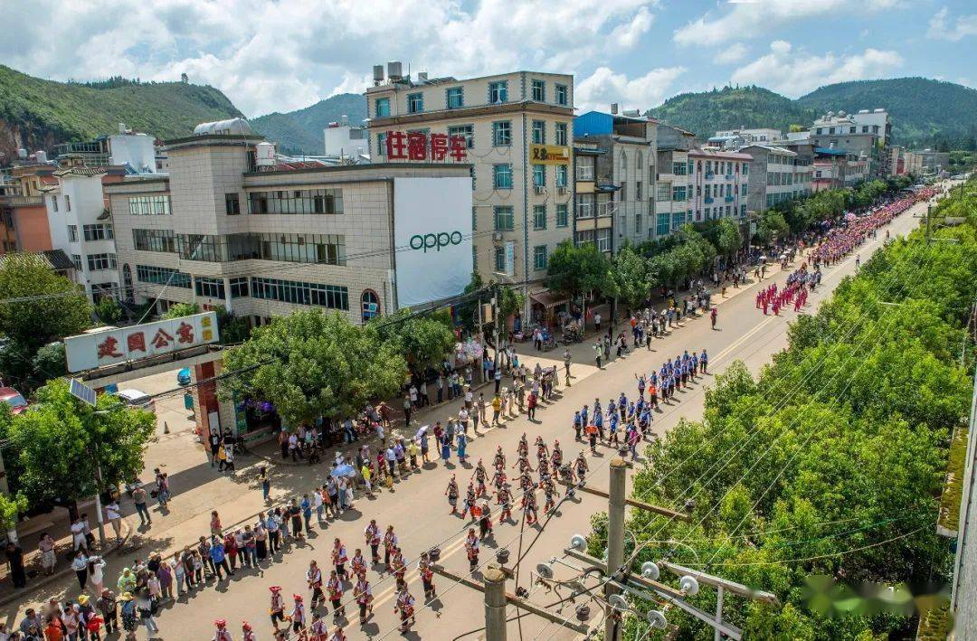 奋斗百年路 启航新征程 | 追梦路上_龙朋