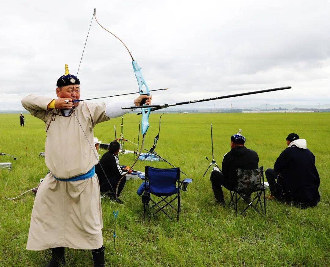 关注百吉乐游牧部落举办第十五届那达慕大会