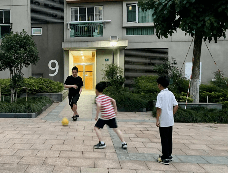 上海市|这届年轻人，30岁就拥有了50岁的膝盖