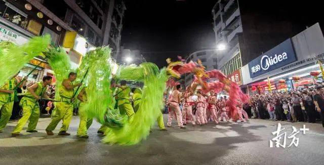 图集约吗来梅州大埔茶阳镇看一场花环龙表演