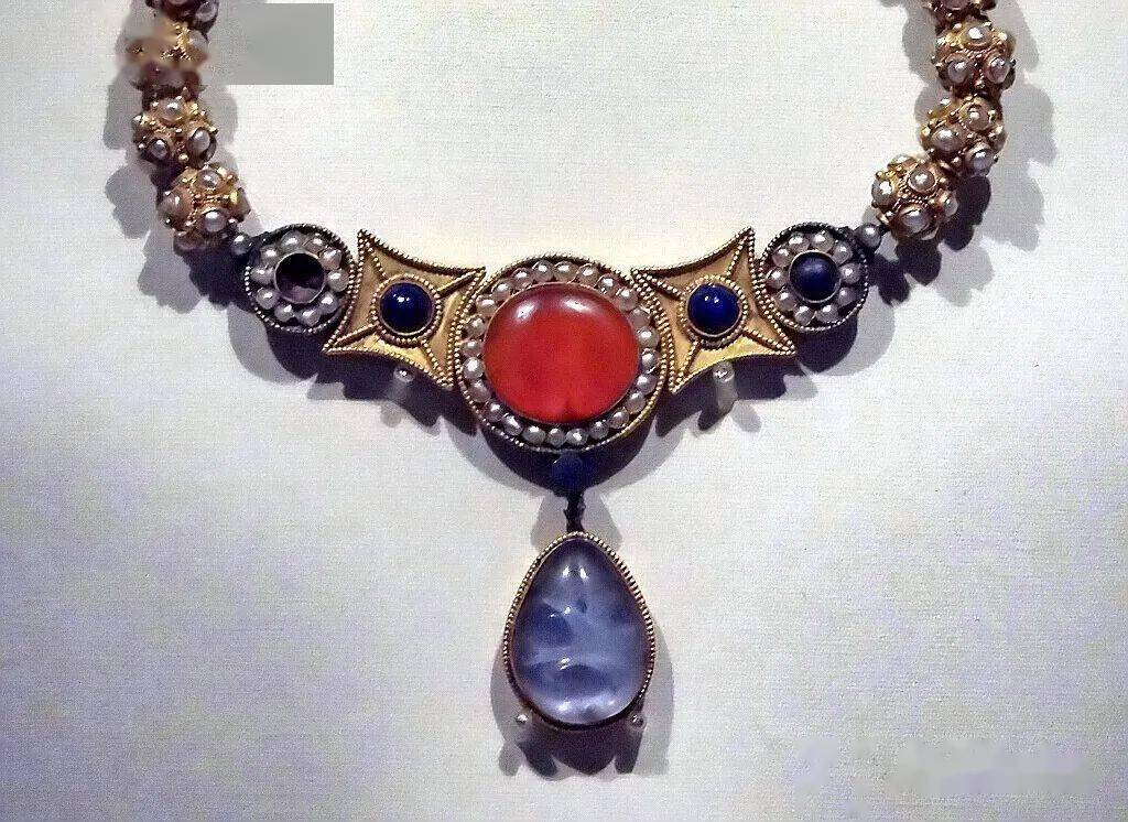 李静训项链上的宝石