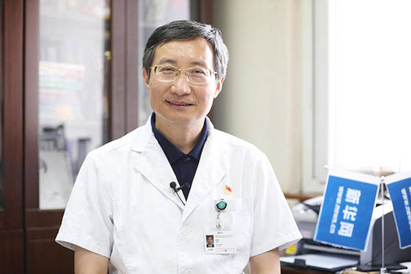 近日,首都医科大学附属北京同仁医院副院长,眼科主任魏文斌在接受新华