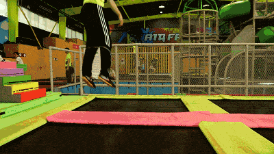 成人儿童都能感受"咻"一下飞上天的快感!旋转跳跃,空中翻滚,自由飞翔!