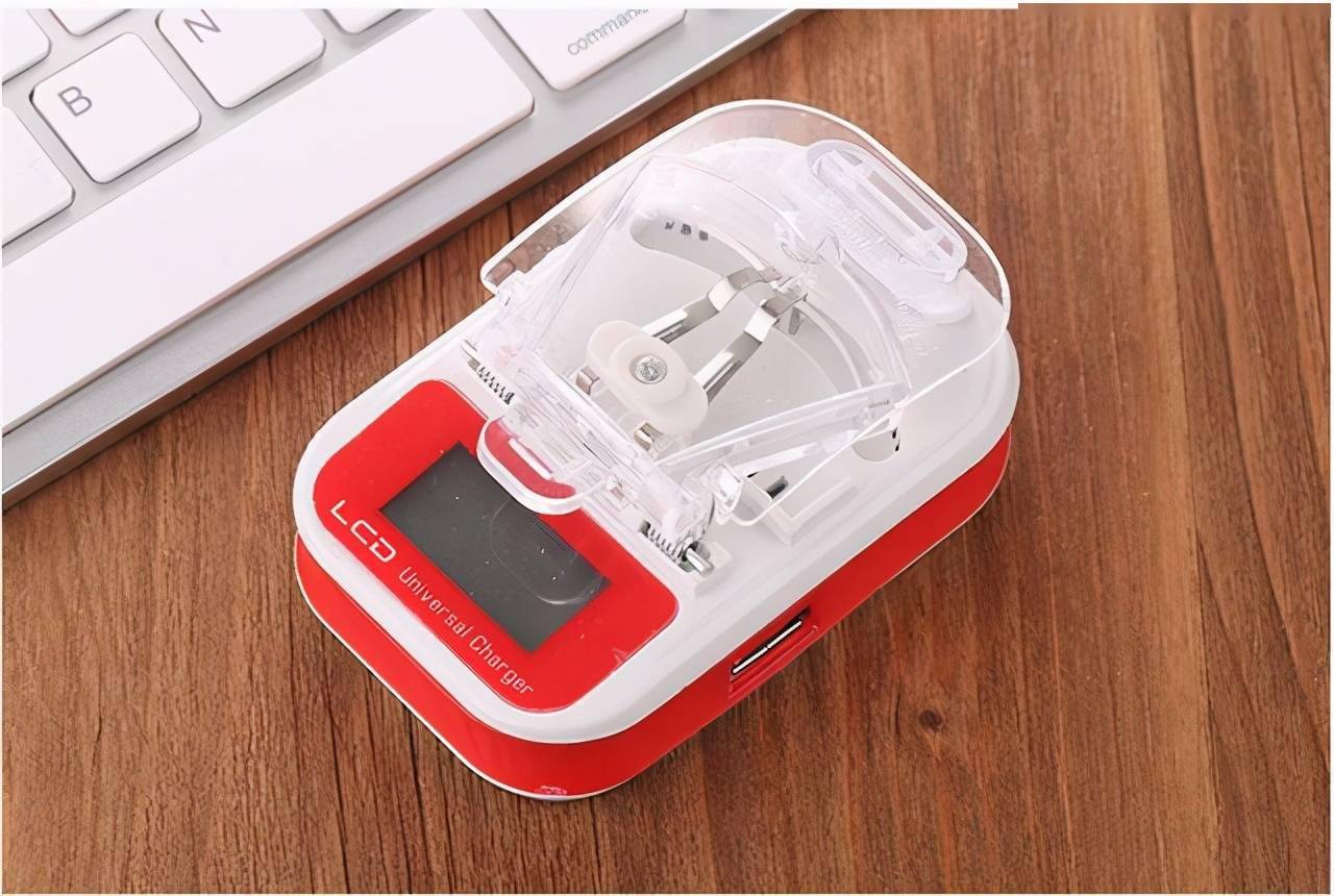 如果你用过万能充,说明你已经___岁了_充电