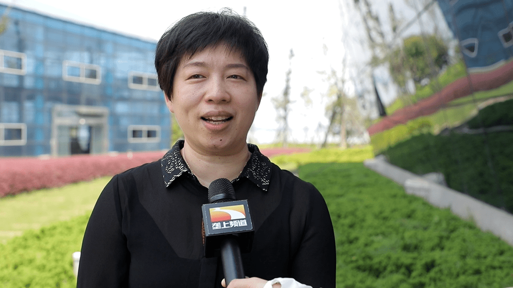 "武汉数字化老年大学学员周小春:别看这些桃还没熟,但是已经名果有主